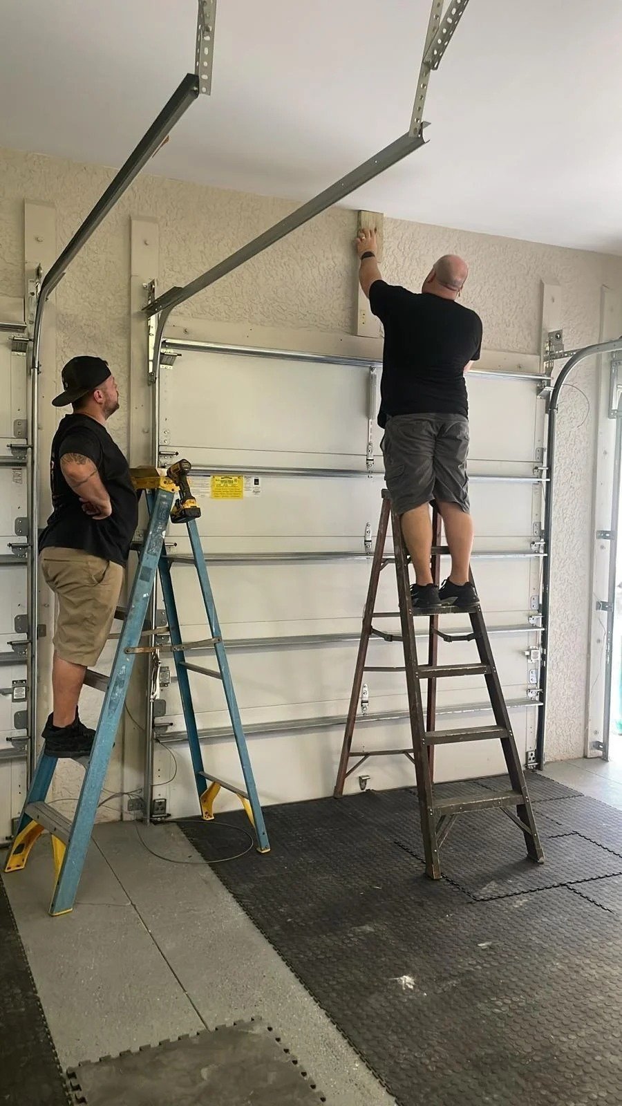 Garage door repair work, gallery photo 8